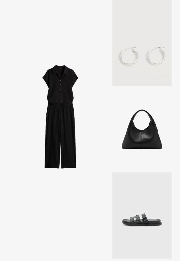 Zwart getextureerd tweedelig outfit met een kortemouwen coltop met knopen en wijde broek, gemaakt van lichte stof.; Zwarte leren slijt sandalen met twee brede banden, open teen ontwerp en vlakke zool. Minimalistische stijl met gestikte details op de zool.; Zwarte handtas van getextureerd leer met een enkele gebogen handgreep en een brede, halve maanvormige body.; Een paar middelgrote glanzende zilveren oorringen met dunne metalen sluitingen op een lichte neutrale achtergrond.