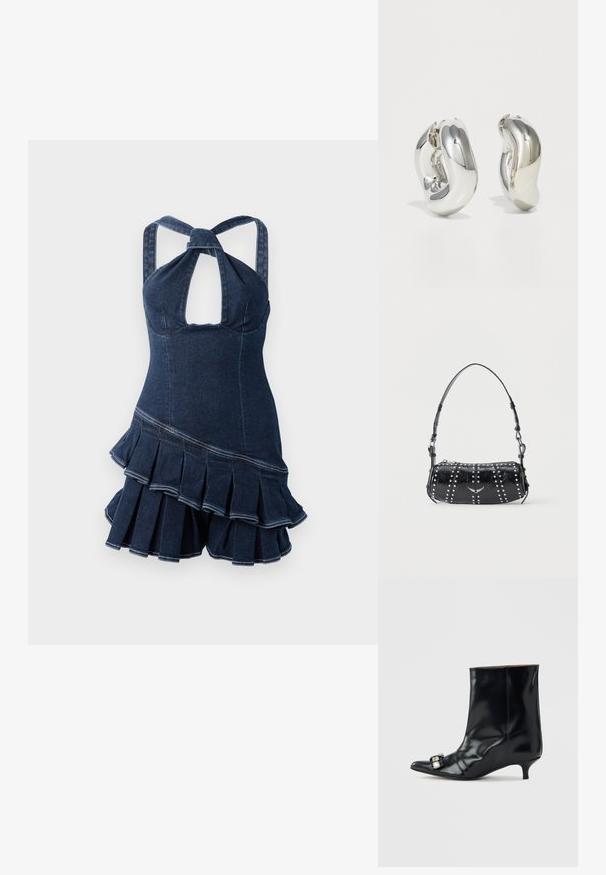 Denim halterneck-kjole med nøglehulslinning, tætsiddende skæring og flared, voluminøse kanter. Mørkeblåt stof med synlige syninger.; Sort læder ankelstøvle med spids tå, lav kitten-hæl og dekorativ sølvspænde på siden nær tåen.; Sort skuldertaske i laklæder med sølvnitter i lodrette rækker og et lille sølvfugleemblem midt på fronten.; Sølvskulpturelle øreringe med glatte, buede former og reflekterende overflader. Har et lukket hoop-design og en markant organisk form.