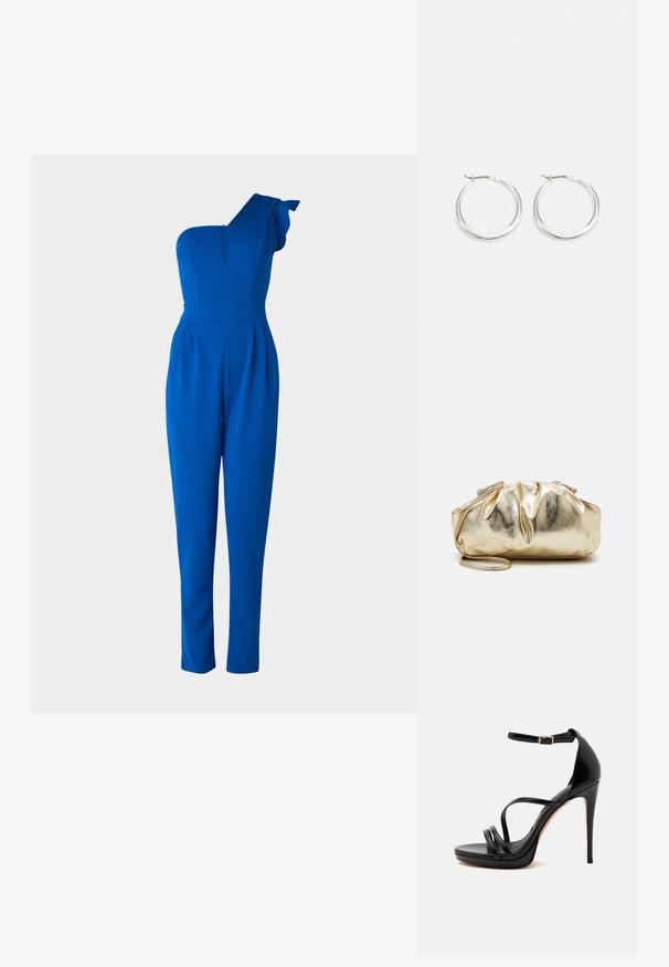 Une combinaison bleue à une épaule avec un accent en volants, un ajustement cintré et une texture lisse et soyeuse. Comprend une fermeture éclair discrète.; Sandale noire à talon haut avec des fines brides, une bride de cheville avec une petite boucle dorée, et un talon aiguille sur fond blanc.; Pochette métallique dorée avec une texture froissée, de forme arrondie et douce, et une chaîne amovible. Présente un design froncé en haut.; Les boucles d'oreilles en argent en forme de créole présentent un design lisse et arrondi avec un profil fin et un fermoir sécurisé. Style minimaliste avec une finition polie.