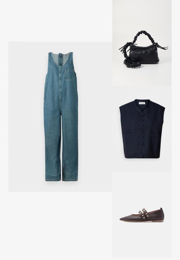 Denim overall jumpsuit in medium blue, met een V-hals, mouwloos ontwerp, rechte pijpen en een borstzak aan de linkerkant.; Donkerblauwe mouwloze vest met een streeppatroon, knoopsluiting aan de voorkant, mandarin kraag en twee voorzakken. Zachte stof, gestructureerde vorm.; Donkerbruine platte schoenen met punten en dubbele bandjes met gouden gespen en piramide-studs, en een lage tan kleurige zool.; Zwarte nepleer handtas met een krokodillenstructuur, opgedroogde bovenkant en een gekreukte hengsel. Het lijkt zacht en compact van ontwerp.