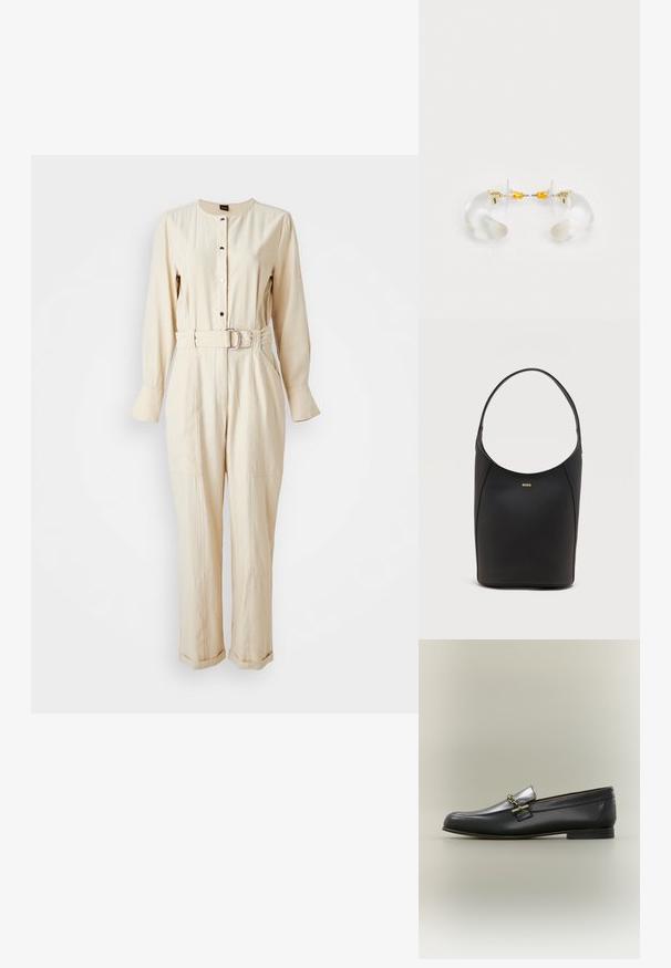 Combinaison en coton beige avec des manches longues, un col rond, une fermeture à boutons à l'avant, une taille ceinturée et une coupe droite.; Mocassin en cuir noir avec dessus argenté, détail de chaîne dorée, petit talon et bout arrondi sur fond neutre.; Sac seau en cuir noir avec une seule bandoulière et un petit logo BOSS doré centré près du haut à l'avant.; Boucles d'oreilles en acrylique transparent avec accents dorés, présentant un design incurvé et un fermoir transparent. Texture lisse, style minimaliste.