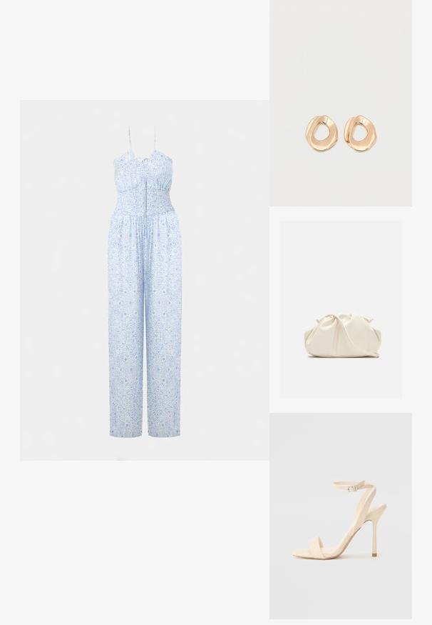 Lyseblå jumpsuit med justerbare stropper, smocket bodice og bukser med brede ben, prydet med et detaljeret blomstermønster. Blød stofstruktur.; Beige højhælede sandaler med en slank ankelrem og firkantet tå. Glat syntetisk materiale, minimalistisk design og stiletto-hæl.; Blød, cremefarvet læder clutch taske med samlet, rynket design og en tynd skulderrem, der hviler foran på en ensfarvet baggrund.; Par af uregelmæssigt formede, polerede øreringe i guldfarvet metal med åben midte på en ens hvid baggrund.