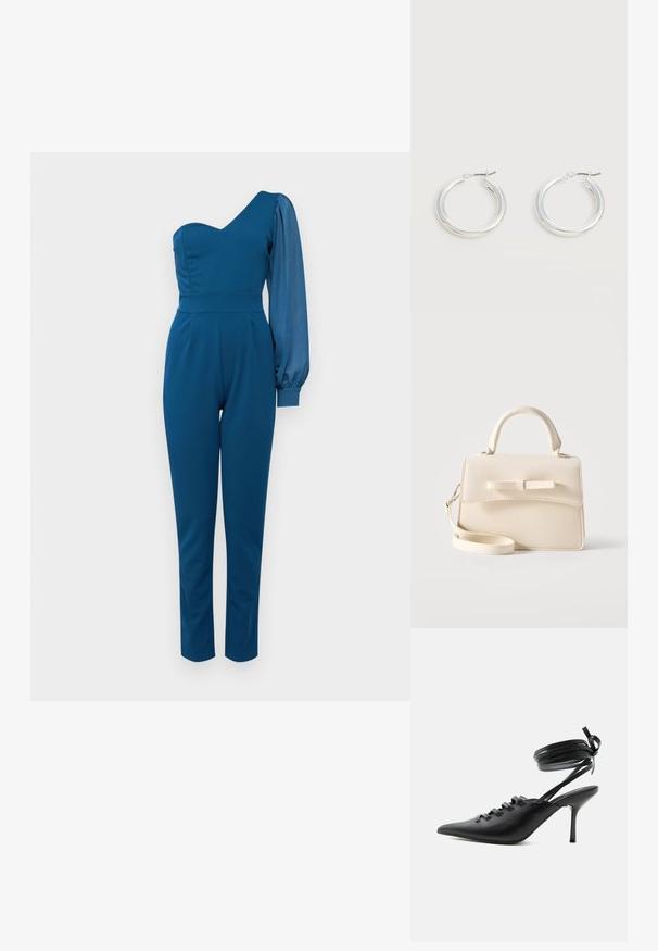 One-shoulder jumpsuit i dyb blå, med en tætsiddende overdel, tekstureret ærme og tapered ben. Glat stof med minimal dekoration.; Sort spids sko med høje hæle, snørelukning foran og omlægning omkring anklerne bundet med sløjfe, vist fra siden på hvid baggrund.; Lille beige håndtaske med top-håndtag, aftagelig rem, forreste klap og dekorativ vandret sløjfe på en ensfarvet baggrund.; Par mellemstore skinnende sølv hoops øreringe med tynde metal spænder på en lys neutral baggrund.