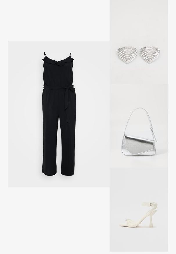 Sort jumpsuit med spaghetti-stropper, flæset halsudskæring, taljebånd og bred ben-design. Fremstillet af letvægtsstof med en glat tekstur.; Sandal med høj hæl i hvid læder med et elegant design, en transparent blokhæl og et dekorativt element ved tåen.; Sølvmetallic håndtaske med en trekantet form, glat overflade og en tynd, justerbar skulderrem. Har et fold-over design med syninger.; Sølvfarvede øreringe med et bølget, tekstureret design, formet som overlappende halvmåner; den polerede overflade fremhæver de reflekterende egenskaber.