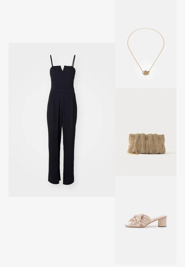 Mono negro con escote en V, tirantes finos y un corsé ajustado. El diseño de pierna ancha con pliegues añade estructura. Textura de tela suave.; Loeffler Randall EMILIA PLEATED KNOT MULE - Mules de tacón - champagne; Pequeño bolso de mano de malla dorada con un diseño fruncido y una correa de cadena dorada parcialmente visible sobre un fondo blanco liso.; Collar de oro con un colgante en forma de corazón con detalles a rayas. La cadena es delicada con pequeños eslabones, creando una apariencia refinada.