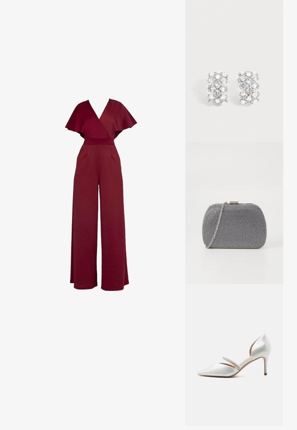 Bordeaux jumpsuit met een diepe V-hals, brede mouwen en een getailleerde taille. Kenmerkt zich door een wijde pijpenontwerp en gestructureerde stof.; Zilverkleurige pumps met een puntige neus, lage naaldhak en een dunne band versierd met strass steentjes over de wreef.; Zwart-witte textuur clutch tas met een ronde vorm, zilveren kettingband en een metalen sluiting aan de bovenkant.; Paar zilverkleurige oorbellen met meerdere geslepen heldere kristallen in een geometrisch patroon gerangschikt.