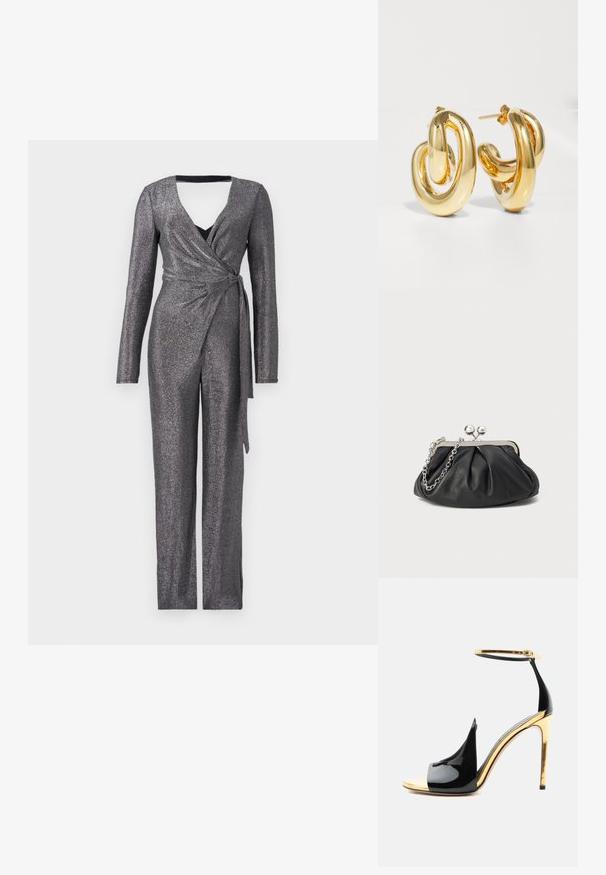 Glitrende sølvfarvet jumpsuit med lange ærmer, dyb V-hals og indpakningsdesign, der har et bånd i taljen og bred benåbning.; Sort laklæder høje hælsandal med gyldent stiletthæl, gyldent ankremed spænde og åben tå-design.; Sort læder clutch med samlet tekstur, sølvfarvet metalramme, kys-lås lukning og kædestrop. Glat, blød overflade.; Charlotte Chesnais BO INITIAL BLOW - Øreringe - gold-coloured