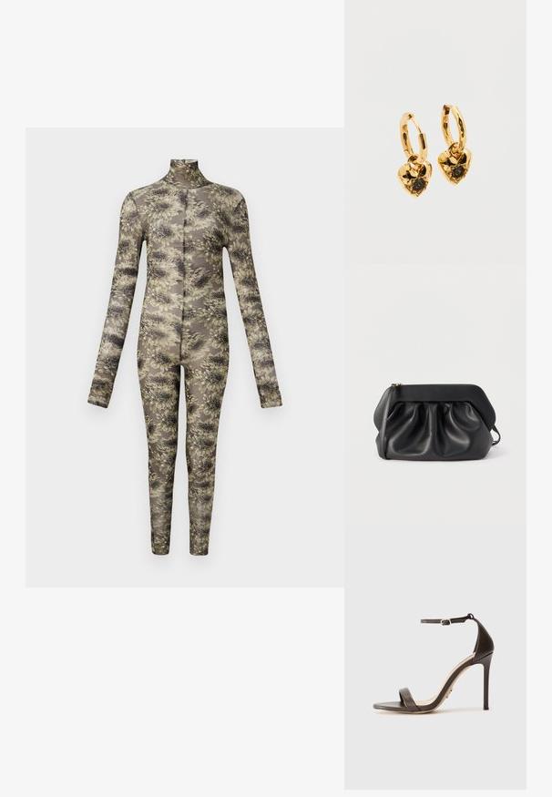 Langsleeve, aansluitende body in transparant materiaal met een bloemenpatroon in beige en donkere tinten, met een hoge hals en lange benen.; Bruine hoge hak sandaal met een slanke enkelband en een platte teband. Gladde leermateriaal met een spitse neus en stilettohakken.; Zwarte leren clutch met een gestructureerd frame, geplooide details en een smalle polsband, op een witte achtergrond.; Gouden creolen met hartvormige hangers. Elk hart heeft een getextureerd oppervlak en een centrale zwarte edelsteen in een klauwzetting.