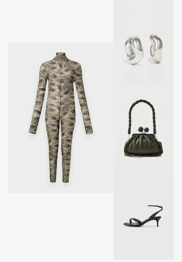 Langærmet, tætsiddende bodysuit i gennemsigtigt stof med et blomstermønster i beige og mørke nuancer, der har høj hals og lange ben.; Sort damesandal i læder med tynde remme, en tå-loop, ankelspænde og en mellemhøj stiletthæl på en neutral baggrund.; Olivengrøn læderhåndtaske med flettet håndtag og sølvhardware, med en samlet design og runde låsedetaljer på toppen.; Sølvskulpturelle øreringe med glatte, buede former og reflekterende overflader. Har et lukket hoop-design og en markant organisk form.