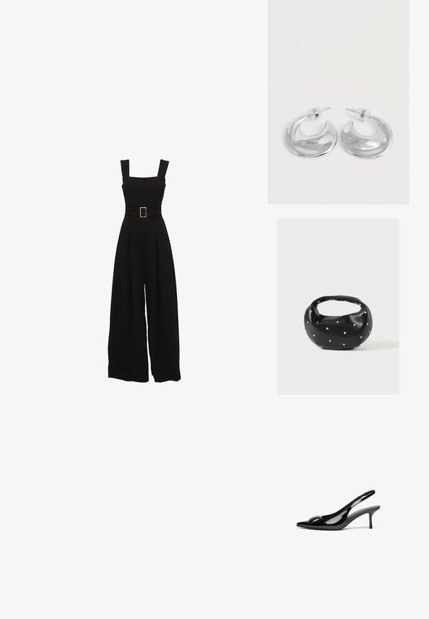 Sort jumpsuit med vide ben, firkantet udskæring, justerbare stropper, talje med bælte og rektangulær spænde samt plisserede detaljer foran.; Sorte laklæder slingback hæle med spidse tæer og en blank finish. Har en slank hæl og en rund detalje ved vampen.; Sort læderhåndtaske med en rundet form, dekoreret med sølvnitter, og et kort håndtag. Glat tekstur og lynlåslukning.; Et par polerede sølv halvmåneformede hoop øreringe med klare plastikbagsider på en hvid overflade.