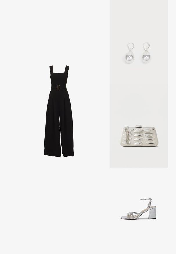 Combinaison noire à jambes larges avec un décolleté carré, des bretelles réglables, une taille ceinturée avec une boucle rectangulaire et des détails plissés à l'avant.; Sandale à talon haut en métal argenté avec un talon bloc, une fine sangle de cheville et plusieurs larges bandes sur l'avant du pied. Texture lisse.; Pochette rectangulaire argentée avec motifs ovales en relief sur le devant et une chaîne argentée drapée sur un coin, sur un fond uni.; Boucles d'oreilles en argent en forme de goutte avec des surfaces lisses, rondes et réfléchissantes, suspendues à des fermoirs à ressort. L'arrière-plan est blanc uni.