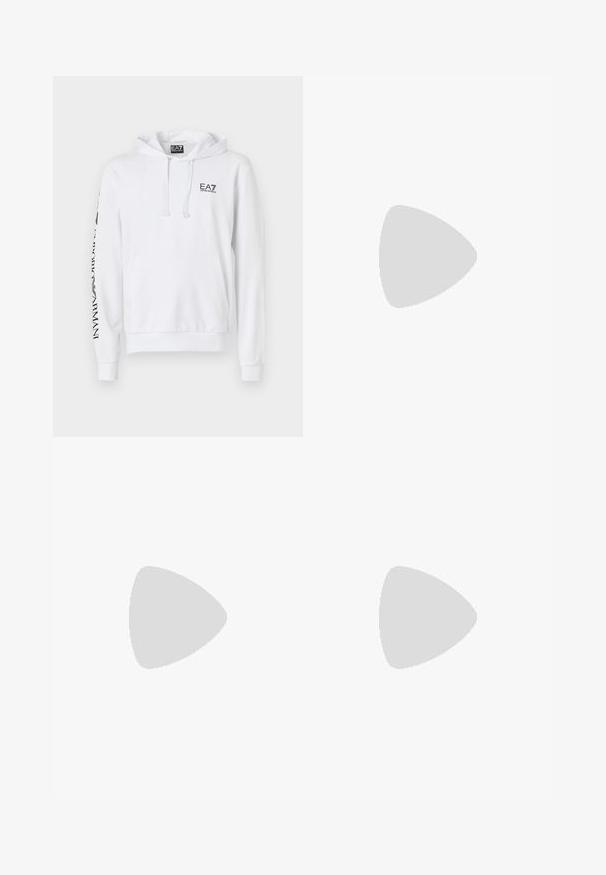 Haut à capuche blanc avec une poche frontale, un cordon de serrage pour la capuche et un logo EA7 noir sur la poitrine. Texte avec motif le long de la manche gauche. Matière en mélange de coton.; Pantalon de sport noir en tissu doux. Taille élastique et poignets élastiques. Présente un petit logo sur le côté. Coupe droite.; Baskets basses blanches avec un design à lacets, dessus en cuir lisse et semelle épaisse, montrées de profil sur un fond uni.; Sac bandoulière rectangulaire noir avec emblème du logo de la marque argenté et sangle réglable sur fond clair.