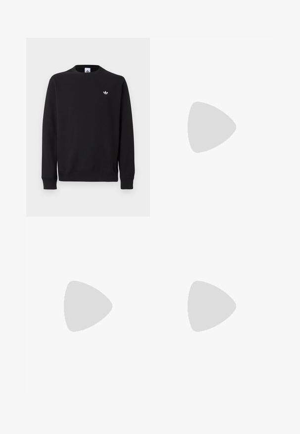 Sweat-shirt noir col rond avec manches longues et petit logo blanc Adidas trefoil sur la poitrine gauche.; T-shirt en coton blanc avec un col et des manches ribbés noirs, comportant trois rayures noires sur chaque épaule et un petit logo sur la poitrine.; Short de sport noir à taille élastique avec poches latérales et petit logo Adidas sur la jambe gauche.; Baskets beige discrètes Adidas Spezial avec des bandes vertes, une semelle en caoutchouc et le logo "SPEZIAL" sur le côté, vues de l'extérieur.