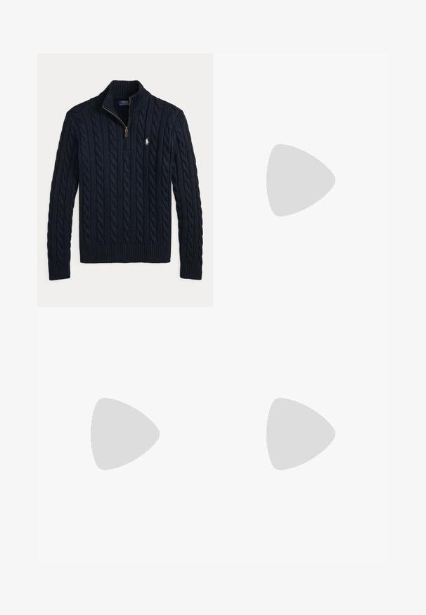 Navyblå kabelstrikket sweater med kvart lynlås krave og hvid Polo Ralph Lauren logo broderet på venstre bryst.; Hvid kortærmet skjorte lavet af bomuld, med en fløjskrage, knapper foran og en lille blå logo på brystlommen.; Lyseblå denimjeans med lige ben, der har fem lommer, lukning med knap og diskret falmet effekt for tekstur.; Lysebrun ruskindsslipper med snøre- og duskedetalje, syet moc-tå og gummiydersål, sidevisning.