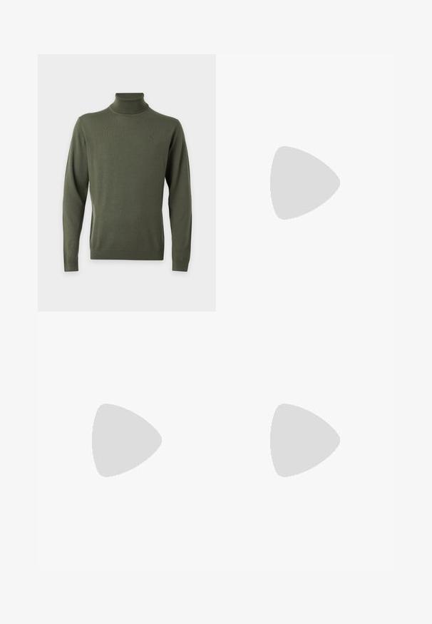 Pull col roulé vert olive à manches longues avec col, poignets et ourlet côtelés sur un fond clair uni.; Chinos en coton beige avec une coupe droite, dotés d'une fermeture boutonnée et de poches avant. Texture lisse avec des détails de couture subtils.; Mocassin en cuir noir avec détail de bride grise, talon bas et semelle texturée, marqué "HUGO" en or sur le côté.; Mallette en cuir noir avec panneau avant texturé, double poignée supérieure, bandoulière amovible et petit logo argenté en bas à droite.