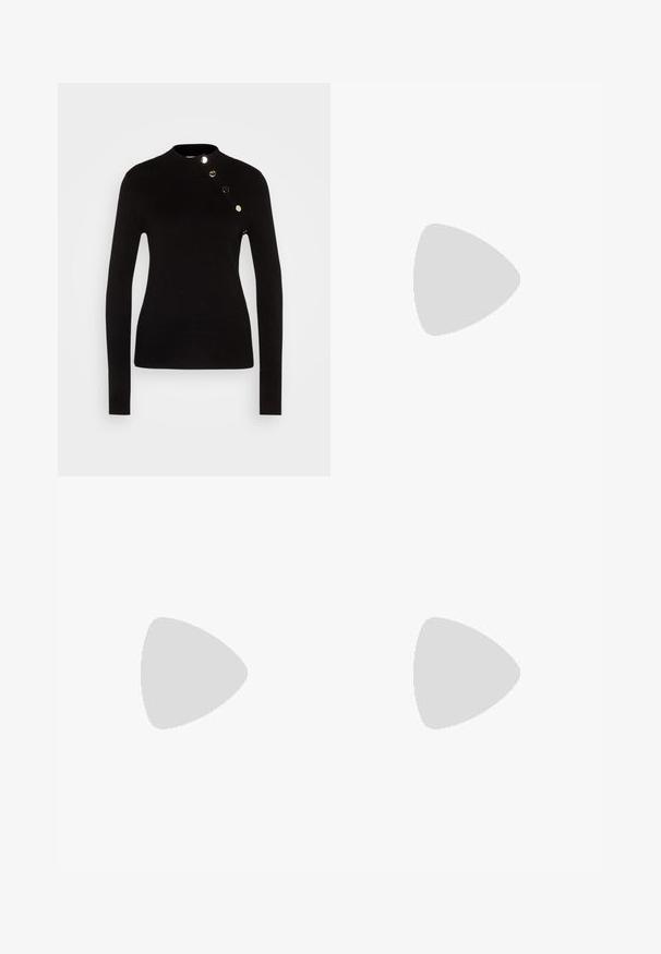 Morgan Trui - noir; Zwart, wijde broek van een gladde stof. Heeft een plat tailleband met riemlussen en geen zichtbare zakken. Eenvoudig ontwerp.; Zwarte enkellaars gemaakt van rekbaar stof, met een spitse neus en een vierkante blokhak, afgewerkt met ribbelrand aan de bovenkant.; Zwarte clutch tas gemaakt van suede met een textuurafwerking, voorzien van een gouden schouderband en een strakke, hoekige vorm.