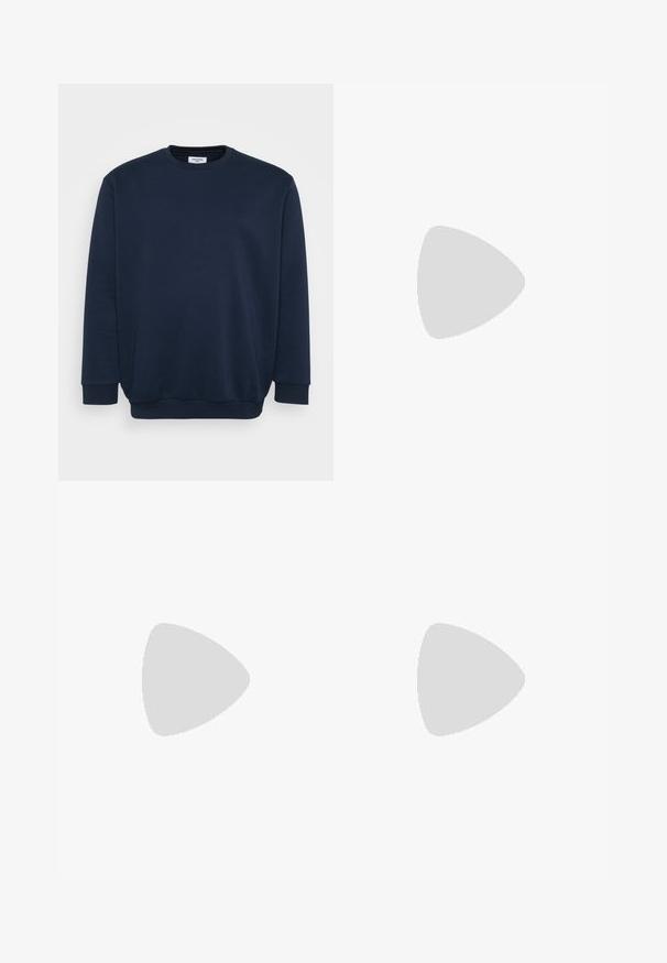 Marineblå sweatshirt lavet af blød bomuldsblanding, med rund hals, lange ærmer og ribbede manchetter og kant. Minimalistisk design uden mønstre.; Hvid bomulds T-shirt med "JACK & JONES" logo i sort med en rød rektangulær accent. Korte ærmer og rund hals. Glat tekstur.; Lys grå sweatpants lavet af blødt stof, med en elastisk talje med snor, lige ben-design og sidelommer.; Hvide sneakers lavet af glat syntetisk materiale, med flade snørebånd, perforeret tå og en gummisål med et tekstureret grebmønster.