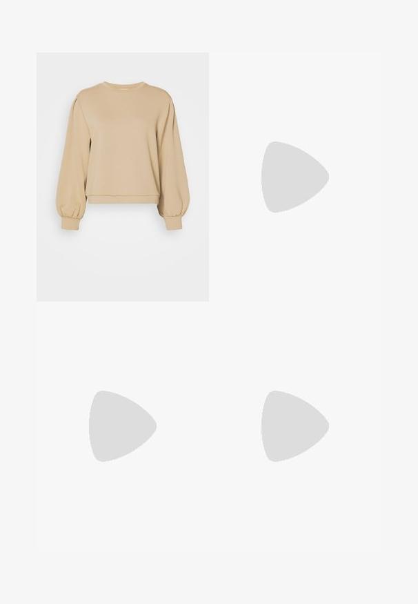 MSCH Copenhagen HADEYA  - Sudadera - cornstalk; Falda de mezclilla gris con cintura alta, cierre de botones en la parte delantera y dos bolsillos laterales. Presenta un dobladillo deshilachado y una textura sutilmente lavado a la piedra.; Zapatillas altas de cuero crema con ojales dorados y un acabado texturizado. Presentan una suela de goma y una puntera redondeada.; Pequeño bolso bandolera de cuero marrón con correa ajustable y cierre de cremallera, mostrado sobre un fondo blanco. Sin logotipos ni adornos visibles.