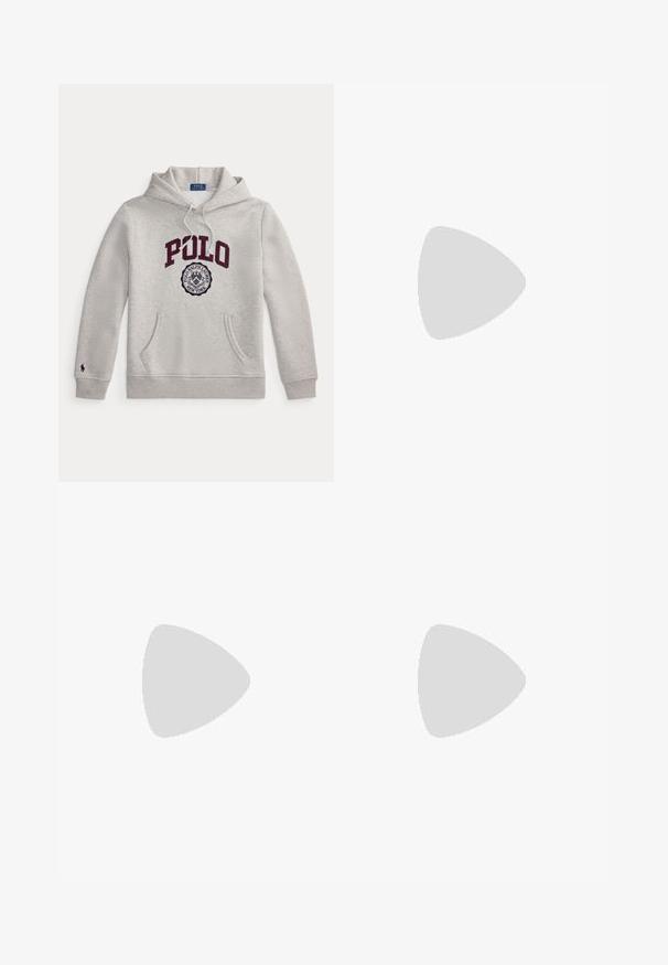 Hellgrauer Hoodie mit "POLO" in großen bordeauxroten Buchstaben und einem runden Polo Ralph Lauren New York Emblem darunter auf der Vorderseite.; Weißes langärmeliges Hemd mit Knopfleiste und Kragen, mit Polo Ralph Lauren-Logo auf der linken Brustseite bestickt.; Beige Cordhosen aus Cord mit bestickten Hundemotiven, geradem Beinschnitt und Fünf-Taschen-Design mit vorderem Knopfverschluss.; Schwarzer Lederloafer mit dicker Profilsohle und kleinem grünen "Polo"-Etikett an der Außenseite nahe der Ferse.