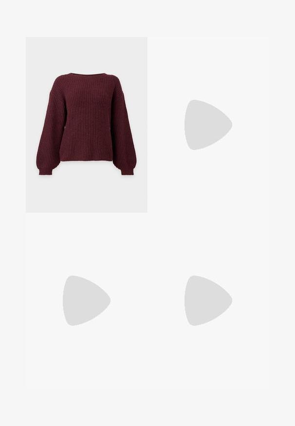 Pull en maille côtelée bordeaux profond avec de longues manches bouffantes et des poignets ajustés, col rond et coupe décontractée.; Jean en denim noir à jambes droites avec une taille haute, un design à cinq poches et des coutures visibles. Texture lisse avec une finition légèrement délavée.; Ballerine en cuir verni marron avec un bout carré et une lanière ornée d'une petite boucle dorée. Texture lisse, talon bas et design minimaliste.; Sac à épaule en cuir noir avec une sangle à boucle, des bords arrondis et des coutures blanches contrastées sur un fond uni.