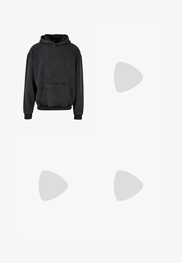 Zwarte hoodie gemaakt van een zachte katoenmix. Voorzien van een zak aan de voorkant, geribbelde manchetten en zoom. Casual, losse pasvorm.; Karl Kani KK OS SIDESTRIPE - Broek - grey; Lichtbeige sneaker met een gestroomlijnd ontwerp, textuurlagen, een gevoerde zool en een doorzichtige sectie aan de zijkant.; Olijfgroene schoudertas met een textuurstof oppervlak, een ritssluiting aan de voorkant en een rood merklabel. Verstelbare riem voor comfort.