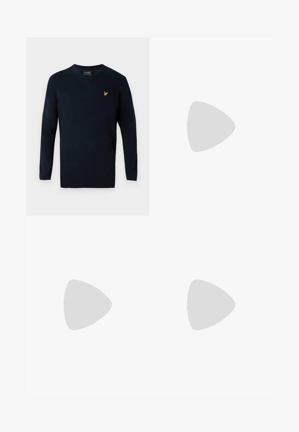 Marineblauwe v-hals trui van zachte stof, met lange mouwen en een klein geel geborduurd logo op de linkerkant van de borst.; Lichtblauwe langetermijnoverhemd met button-down kraag, borstzak en geborduurd logo. Gemaakt van textuurkatoenen stof.; Lichtbeige katoenen broek met een rechte pijpdesign, voorzien van een knoopsluiting aan de voorkant, een ritssluiting en minimale stikdetails.; Witte leren sneaker met geperforeerde neus, platte veters en gevoerde kraag. Voorzien van een geperst logo aan de zijkant en een getextureerde rubberen zool.