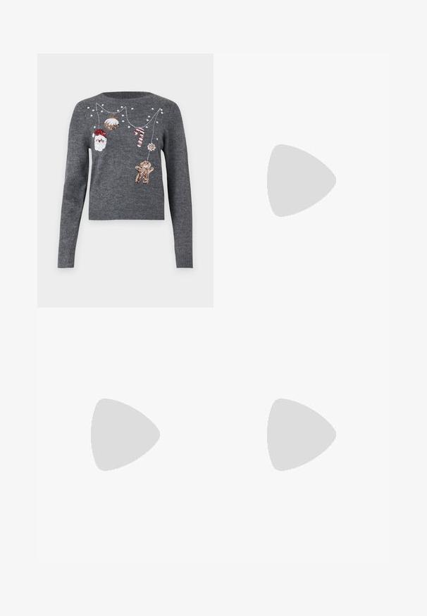 JDY JDYTWINKLE XMAS O NECK PULLOVER - Neule - medium grey melange; Valkoinen ribbed lyhyt tanktoppi, jossa on sana "RACER" paksuilla punaisilla ja sinisillä kirjaimilla edessä.; Valkoiset leveälahkeiset farkut, joissa on korkea vyötärö, valmistettu denimistä. Ominaisuuksiin kuuluu edessä napitus ja viisi taskua. Sileä, rakenteellinen kangas.; Ruskean nahkaiset platform-kengät, joissa on paksut mustat pohjat, yhdistettyinä ribattuihin beigeihin sukkiin, joissa on aaltoilevat reunat, vaaleaa taustaa vasten.