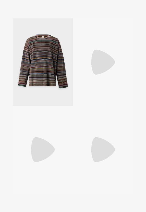 Gebreide trui met lange mouwen met meerkleurige horizontale strepen in verschillende tinten bruin, blauw, rood en groen, met een ronde hals.; Donker bordeaux, enkellange rok met geplooide elastische tailleband en subtiel naaddetail vlak bij de zoom, plat uitgestald op een lichte achtergrond.; MIISTA MALENE  - Lage laarzen - brown; Bruine suède crossbodytas met een klepsluiting, zwarte leren band en een voorvak. Eenvoudig ontwerp met stikseldetails.