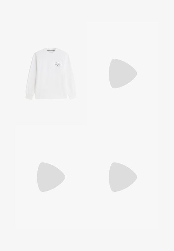 Witte longsleeve met ronde hals, met klein Tommy Hilfiger-logo en tekst op het linkerborstgebied.; Zwarte broek met een rechtlopende pasvorm, gemaakt van soepel materiaal. Voorzien van zakken aan de voorkant, een knoopsluiting en riemlussen.; Bruine leren loafers met een glanzende afwerking, voorzien van decoratieve stiksels, een riempje over het bovendeel en een platte rubberen zool.; Zwarte rugzak, gemaakt van duurzaam textiel, heeft een groot hoofdvak, een voorzak met rits, zijvakken en een handvat aan de bovenkant. Lacoste-logo zichtbaar.