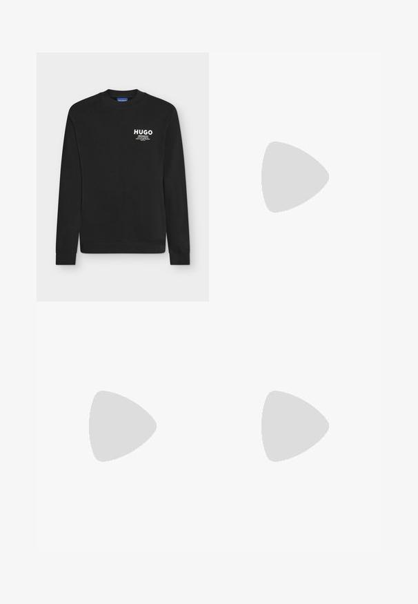 Sort langærmet sweatshirt med rund hals med hvidt "HUGO" logo og lille tekst på øverste venstre brystområde.; Lyseblå T-shirt med korte ærmer lavet af blødt stof med rund hals. Har en broderet "BOSS" logo på brystet.; Grå denimjeans med lige snit, fem lommer og lukning med knapper foran. Stoffet har en subtil tekstur med en let falmet effekt.; Sort lavt sneakersko med hvid sål og snørebånd, mærket "BOSS", svævende indendørs nær glasblokvinduer og betonpiller.
