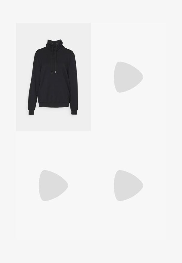 Zwarte sweatshirt met een hoge kraag, lange mouwen en verstelbare koorden. Zachte textuur met geribbelde manchetten en een losse pasvorm. Geen patronen of graphics.; Zwarte katoenen broek, ontworpen met een rechte snit. Beschikt over vijf zakken en een sluiting met een knoop aan de voorkant. Soepele textuur, minimale stikdetails.; Witte leren sneaker met zwart rubberen V-logo. Getextureerde off-white zool, witte veters en een achterkant met een detail van de merknaam in het zwart.; Gouden creolen met een gladde, gepolijste afwerking. Ronde vorm, middelgrote maat, met een veilige sluitmechanisme.