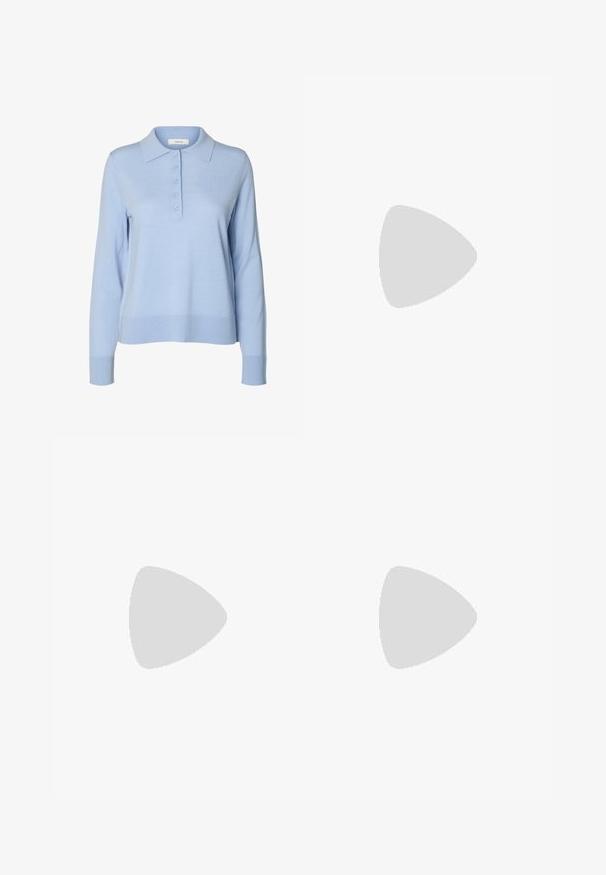 Polo de punto de manga larga en azul claro con cinco botones delanteros, cuello clásico y puños y bajo acanalados.; Pantalones de pierna ancha en azul marino, fabricados en una tela suave, con bolsillos frontales, cierre de botón y un diseño ajustado con pliegues.; Botín de piel negra con puntera puntiaguda y tacón bajo estilo kitten sobre fondo claro, mostrando vista lateral exterior.; Bolso de mano de cuero beige con solapa curva, cierre circular plateado y asa corta superior sobre un fondo blanco liso.