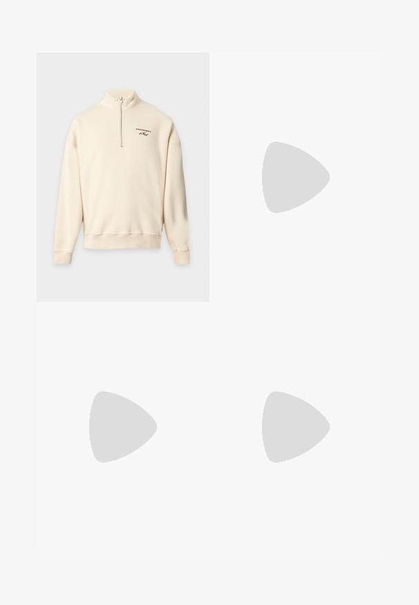 Sweat-shirt couleur crème avec fermeture éclair quart, col montant et petit logo Abercrombie & Fitch sur la poitrine gauche.; T-shirt blanc uni à manches courtes et col rond, présenté à plat sur un fond blanc avec une étiquette GAP visible à l'intérieur du col.; Pantalon de jogging marron avec taille élastique, cordon, poches latérales et poignets élastiques, posé à plat sur un fond clair.; Baskets décontractées en crème avec des rayures noires, présentant un dessus texturé et une semelle en caoutchouc. Les lacets sont noirs. Logo discret sur le côté.