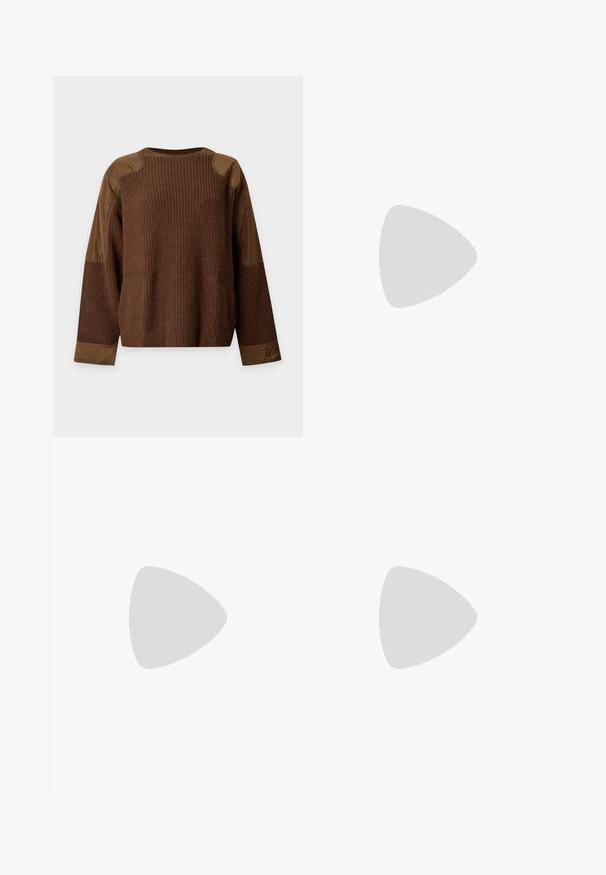 Pull en maille marron à manches longues avec des patchs en tissu marron sur les épaules, les avant-bras et les poignets sur fond blanc.; Jupe midi marron avec taille élastique et large ourlet, fabriquée en tissu lisse avec des plis subtils sous la taille.; Ballerines en cuir noir avec un bout rond, texture lisse, détails de couture minimalistes et design de semelle flexible.; Sac à main en cuir souple beige avec un fermoir en métal argenté, une bandoulière simple et une bandoulière chaîne optionnelle sur fond blanc.