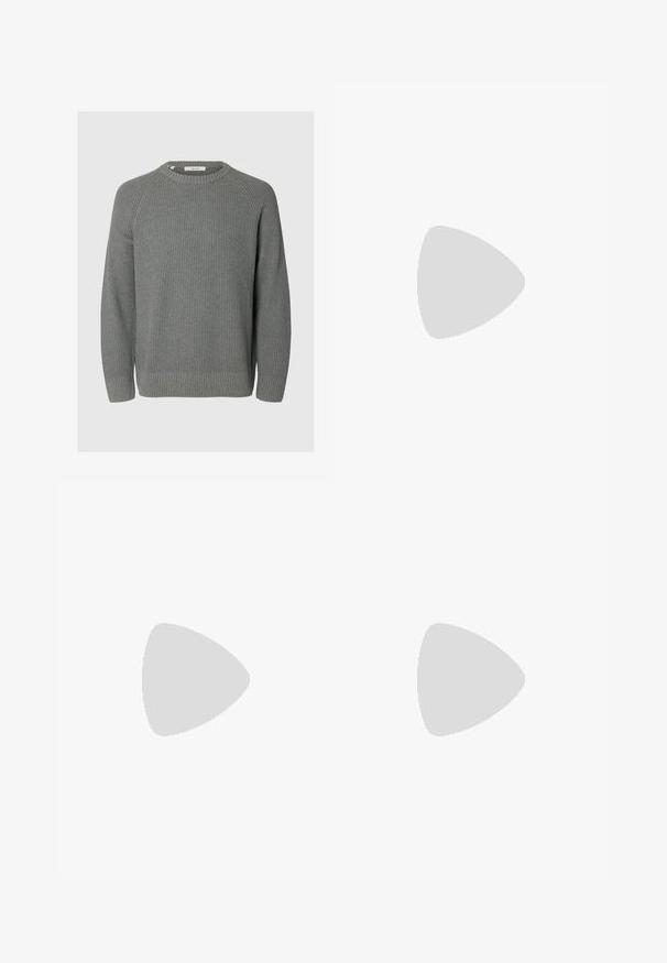 Pull gris en maille côtelée à col rond avec manches longues et ourlet ajusté, présenté sur un fond gris clair.; T-shirt blanc à manches courtes en coton. Présente un col rond et un ourlet droit. Sans motifs ni embellissements. Design simple.; Pantalon noir en tissu lisse, avec fermeture à bouton et passants de ceinture. Conception à jambe droite avec une texture subtile.; Baskets en cuir blanc avec lacets flottant au-dessus de carreaux en bois carrés et de petits cailloux, avec un arbre et un fond gris.