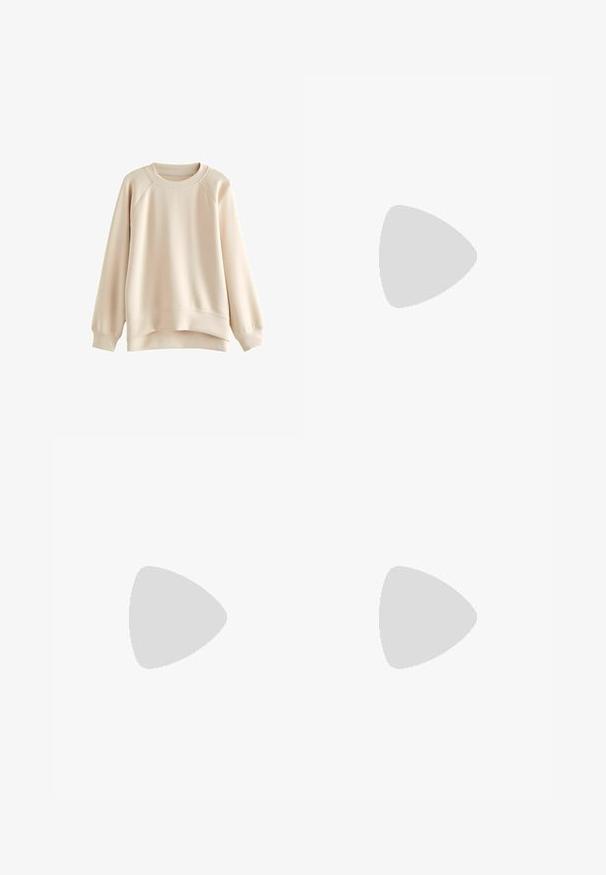 Sudadera color beige claro con cuello redondo, mangas raglán y dobladillo ligeramente curvado. Fabricada con tejido suave y puños de canalé.; Camisa de manga larga beige, hecha de una tela suave, con cierre de botones, dos bolsillos en el pecho y un dobladillo recto. Bordado sutil del logotipo en la parte delantera.; Pantalones anchos beige con cinturilla elástica, que presentan dos líneas de pliegue verticales, tela suave y un diseño sencillo.; Zapatilla blanca de piel de corte bajo con superficie texturizada, cierre de cordones y suela de goma beige, mostrada de lado sobre un fondo blanco.