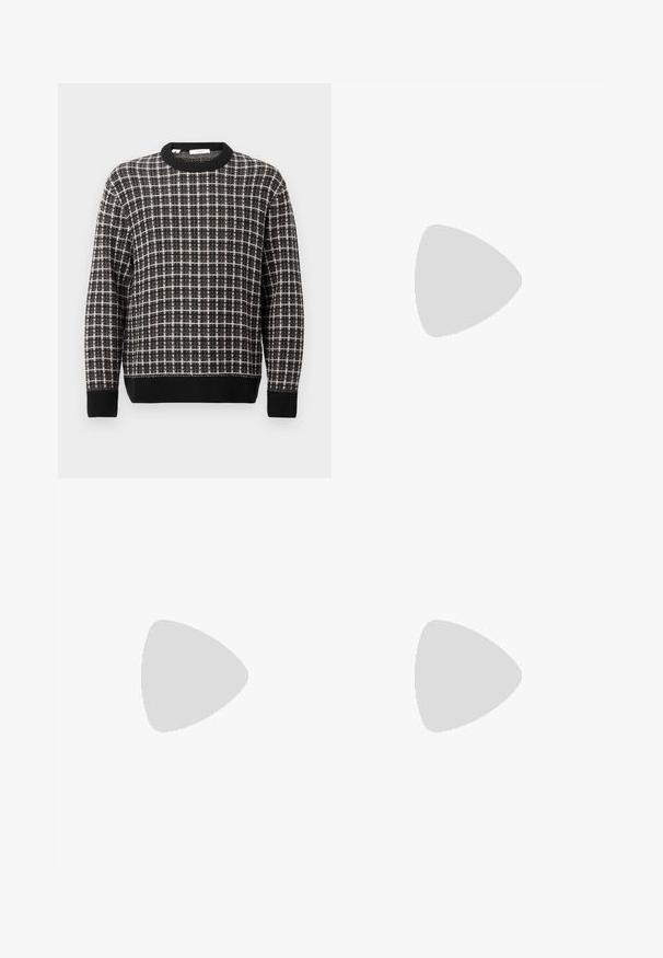 Sort/hvid ternet crewneck sweater med ribbede manchetter og kant, præsenteret på en ensfarvet lys baggrund.; Hvid kortærmet t-shirt lavet af bomuld, med rund hals og et lille logo på venstre brystområde. Glat tekstur, afslappet pasform.; Sorte bukser lavet af en bomuldsblanding; har en lige ben-design og en frontknaplukning. Ingen mønstre eller udsmykninger synlige.; Sort lædersneaker med hvide striber, tekstureret gummisål og snørrebånd foran. Har et brandet mærke på tungen.