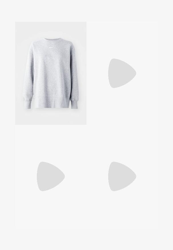 Harmaa collegepaita, jossa on pyöreä kaula-aukko, pitkät hihat, joustavat hihansuut ja helma, sekä pieni valkoinen Nike-logo rinnassa. Pehmeä, teksturoitu kangas.; Nike urheilu shortsit, joissa on joustava vyötärö, ja joissa on merensiiven, vaaleanpunaisen ja mustan värin paneeleita. Valmistettu kevyestä, teksturoidusta kankaasta.; Vaaleanharmaa urheilukenkä, jossa on jaettu pehmustepohja ja verkkopäällinen, sivussa swoosh-logo.; Hopeakäyttöinen käsilaukku, jossa on nauhakiinnitys, elegantti muotoilu ja lyhyt hihna. Laukkua pidetään käsissä, esittäen sen pintarakennetta.
