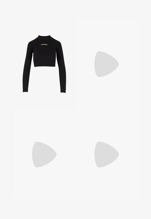 Sort ribbet langærmet crop top med høj hals og Roca Wear-logo i lys gul på forsiden. Glat tekstur med tætsiddende design.; Højtaljede sorte cykelsjorts lavet af strækbart stof, med et sømløst design og subtil branding nær taljen.; Sorte sporty sandaler har en tekstureret overdel, justerbare remme og en tyk gummisål med et mønstret slidbane for godt greb.; Sorte tekstureret lædertaske med farverige blomster mønstre i grøn og pink. Inklusiv en aftagelig strop og en lynlås lukning.