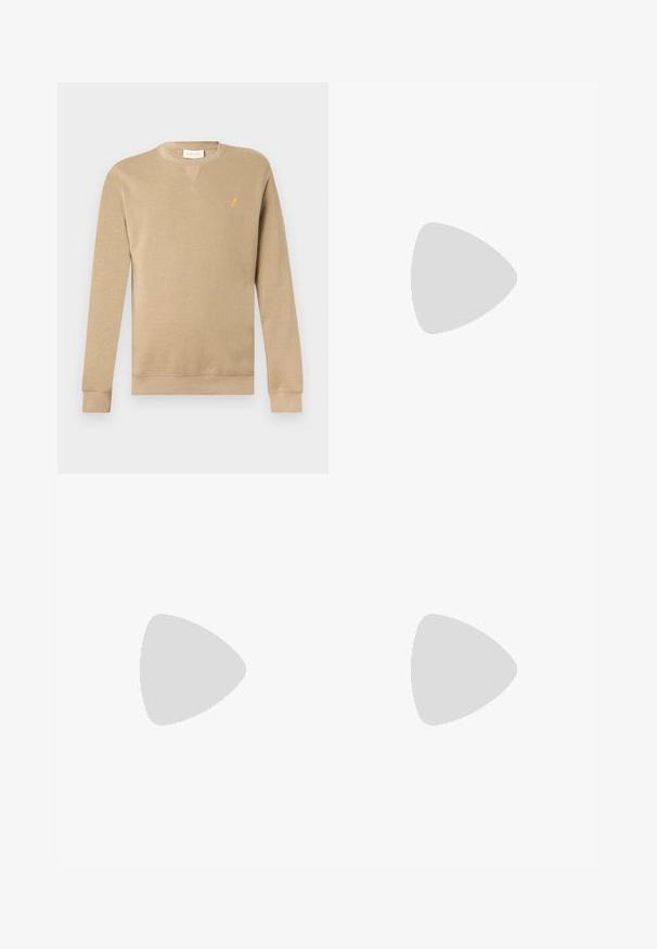 Sweat-shirt beige à manches longues avec col rond, petit logo d'oiseau jaune sur la poitrine gauche, et poignets et ourlet côtelés.; T-shirt en coton blanc avec un col rond, des manches courtes et un design graphique bleu qui affiche "DENIM TOM TAILOR établi en 2007."; Jean en denim bleu coupe skinny avec détails usés, multiples déchirures et effet délavé. Comprend une conception à cinq poches et des passants pour ceinture.; Baskets athlétiques noires et blanches avec panneaux en mesh, semelle intermédiaire blanche avec coussin d'air visible, semelle extérieure en caoutchouc marron et lacets noirs sur fond uni.