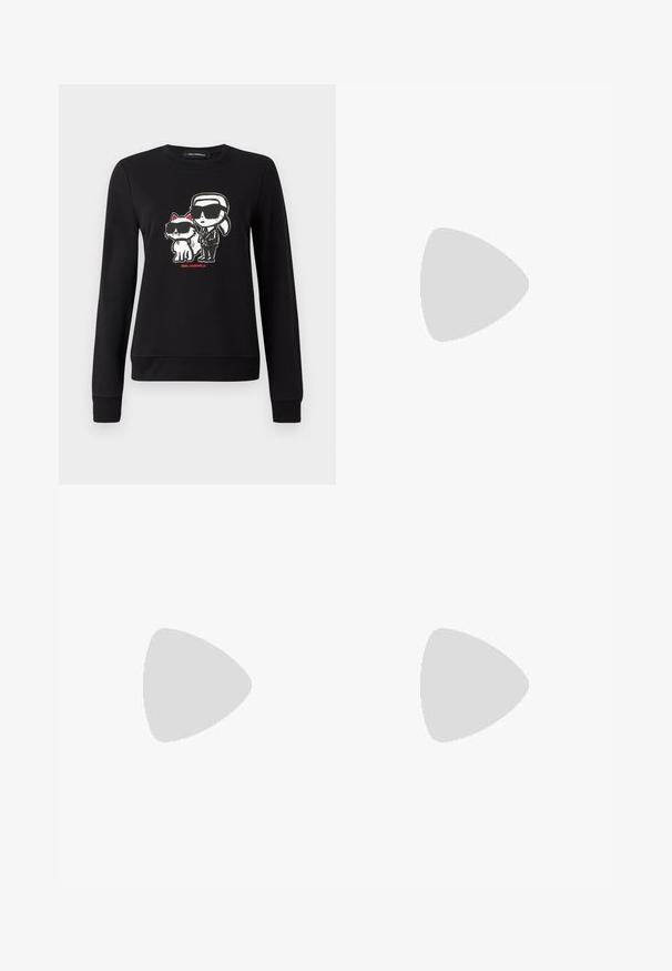 Sudadera negra con un gráfico de un personaje y un gato con gafas de sol en estilo caricatura. Tejido suave, mangas largas, puños y dobladillo acanalados.; Pantalones de chándal negros con cinturilla elástica, cordón ajustable y puños ceñidos. Presenta un logo blanco impreso en el lado izquierdo.; Bota de cuero negro para el tobillo con puntera puntiaguda y tacón pequeño, exhibida frente a una pared de bloques de vidrio y un suelo pulido.; Bolso de mano negro de cuero Calvin Klein con asas largas, una etiqueta con el logo frontal y un colgante geométrico plateado que cuelga de una de las asas.