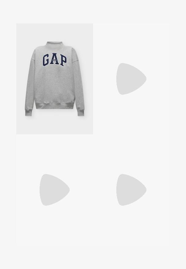 Sweat-shirt gris clair avec col montant, manches longues et texte "GAP Original" en grandes lettres bleu marine sur la poitrine.; T-shirt bleu clair à manches courtes avec grand logo GAP bleu et motifs floraux blancs sur les lettres, présenté sur un fond uni.; Pantalon de survêtement gris clair avec taille élastique, cordon, poignets élastiques et logo blanc "GAP" sur la partie supérieure de la cuisse gauche.; Baskets blanches et beiges avec dessus en suède et textile, présentant des coutures contrastées, une semelle en caoutchouc et un accent bleu clair sur le talon.