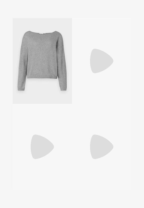 Pull en tricot gris clair à manches longues avec un col rond et des poignets et un ourlet côtelés, présenté sur un fond blanc.; Jean large bleu foncé en denim, doté d'une fermeture à bouton à l'avant et d'une taille à cordon, avec des détails de couture contrastants.; Jambes portant des leggings côtelés foncés associés à des ballerines noires avec de petits détails en nœud sur fond blanc.; Sac à épaule en cuir noir avec une sangle à boucle, des bords arrondis et des coutures blanches contrastées sur un fond uni.
