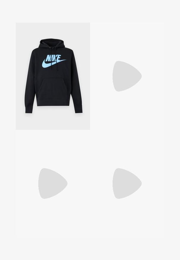 Μαύρο φούτερ με κουκούλα με λογότυπο Nike σε ανοιχτό μπλε και το swoosh στο στήθος, μπροστινή τσέπη καγκουρό και κουκούλα με κορδόνια.; Άσπρο κοντομάνικο T-shirt της Nike με μικρό πράσινο τετράγωνο λογότυπο που απεικονίζει το σήμα Swoosh της Nike και κείμενο στο κέντρο του στήθους.; Ανοιχτό μπεζ φόρμα με κορδόνι στη μέση, κατασκευασμένη από απαλό υλικό. Διαθέτει διακριτικό λογότυπο Nike σε λευκό στην αριστερή μηριαία περιοχή.; Γκρι και μαύρο αθλητικό παπούτσι Nike με λευκή σόλα και λογότυπο Swoosh, με τμήματα από δίχτυ και σουέντ, σε θέα από την εξωτερική πλευρά.