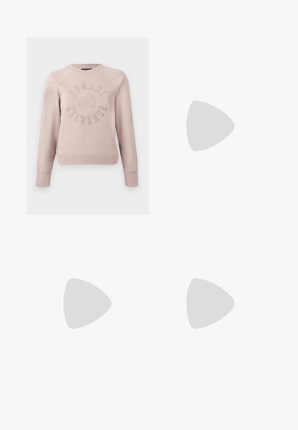 Sweat-shirt rose clair à col rond avec poignets et bas côtelés, présentant un texte et un emblème "Armani Exchange" en relief sur le devant.; Justaucorps de sport bleu clair sans manches avec dos nageur et petit logo blanc EA7 sur le haut du côté gauche de la poitrine.; Pantalon de jogging bleu clair avec chevilles élastiquées, taille à cordon, poches latérales et logo texte discret sur la cuisse gauche.; Baskets basses en cuir blanc avec laçage sur le devant, détails de couture subtils et semelle en caoutchouc beige sur fond clair uni.