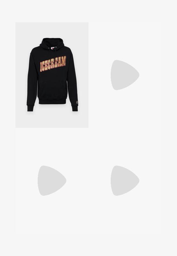 Sort hættetrøje med "ICECREAM" grafik i gul og rød, med en kangaroo lomme og et lille is icon på ærmet. I bomulds materiale.; Hvid kortærmet t-shirt i bomuld med v-hals, med et sort "FILLING PIECES" logo trykt på venstre side.; Icecream RUNNING DOG PANT - Jeans Straight Leg - heavy wash blue; Hvide lædersneakers med en glat overflade, rund tå, flade snørebånd og en tekstureret sål. Har et diskret logo på hælen.
