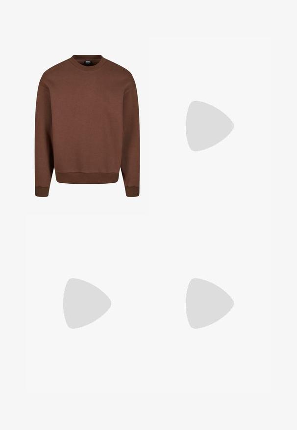 Sweatshirt marron à col rond en tissu doux, doté de poignets et d'un ourlet côtelés, avec une texture lisse et une silhouette classique.; Chemise marron à manches courtes avec col de style camp, cinq boutons et coupe décontractée.; Pantalon large marron foncé avec des plis, des passants de ceinture et une fermeture à bouton à l'avant.; Mocassin noir en cuir à enfiler avec finition texturée et semelle en caoutchouc basse, présenté de côté sur fond blanc.