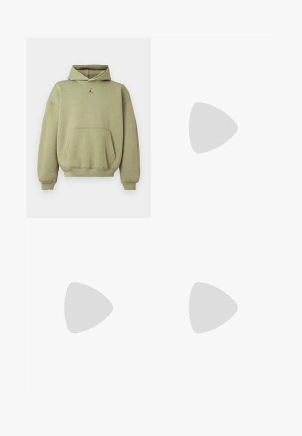Hele oliivroheline kapuutsiga dressipluus esikoti, soonikkoes käiste otsa ja alaäärega ning väike must Jordan logo kaela all keskel.; Rohelise lipsuvärviga lühikeste varrukatega Nike T-särk, millel on helerohelised lillemustrid ja Nike tõmbenool logo rinnal.; Beeži, kerged püksid elastse vöökoha ja nööriga. Omavad voldikuid ja laia istuvust, valmistatud pehmest, siledast kangast.; Mustad mustrennijalats, millel on tekstuuriga pind, silejad aktsentid ja paks tald, koos tumedate, lahtiste cargo-pükstega.