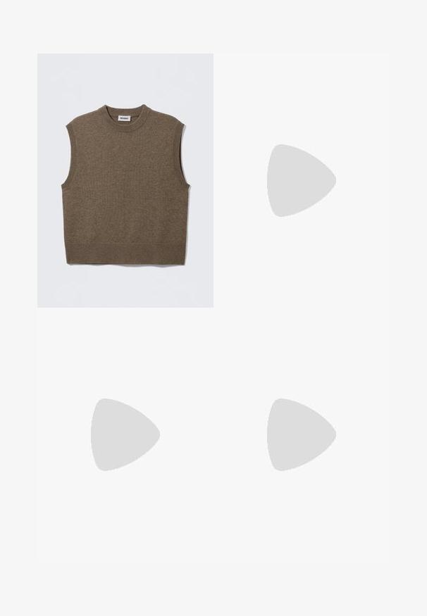 Brun ærmeløs strikket sweater med rund halsudskæring, ribbede kanter og blød tekstur; mærket siger "WEEKDAY".; Brun ternet skjorte med knapper, lange ærmer, krave og en enkelt brystlomme; har mørke knapper og et kort design.; Lysebrune fløjlsbukser i bred ben-design, med knap- og lynlåslukning, fem lommer og en blød, ribbet tekstur.; Sorte læderloafers med en glat tekstur, en rundet tå og dekorative kvaster foran. Fleksibel gummisål med lav hæl.