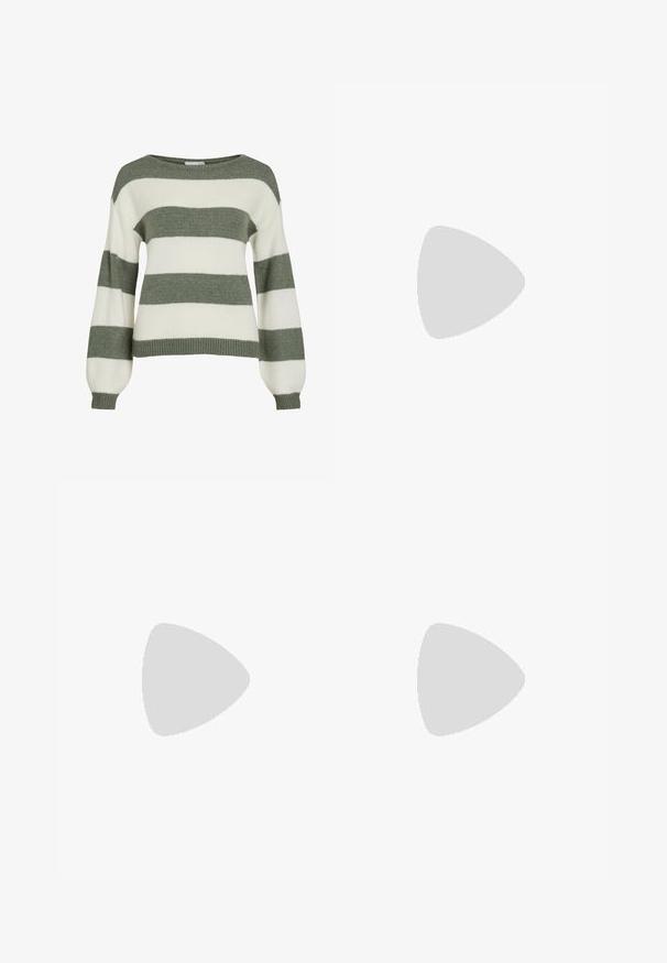 Grün-weiß gestreifter Pullover mit entspanntem Schnitt, weiten Ärmeln und gerippten Bündchen. Hergestellt aus weichem, strukturiertem Strickmaterial.; Hellpurpurfarbenes Kurzarm-T-Shirt mit dezenten Horizontalstreifen und einer Brusttasche, die ein kleines Markenlogo zeigt. Weicher Baumwollstoff.; Weißer, weit geschnittener Stoffhosen aus Baumwolle mit Vordertaschen, Knopfverschluss und einem klaren, schlichten Design.; Braune Wildleder-Hochtop-Sneaker mit weißen Schnürsenkeln, schwarzer und cremefarbener Gummisohle, Zehenkappe und Ösen. Verfügt über eine strukturierte Oberfläche.
